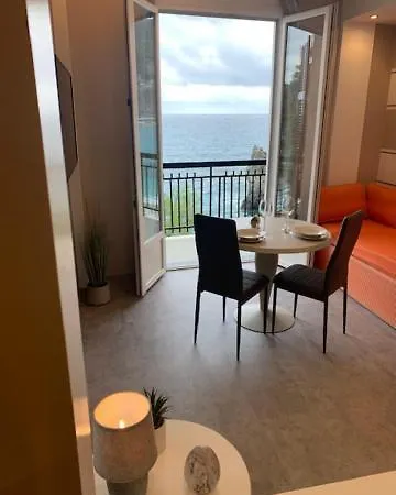 La Scogliera Apartment *