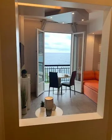 La Scogliera Apartment *