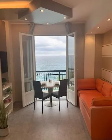 La Scogliera Apartment *