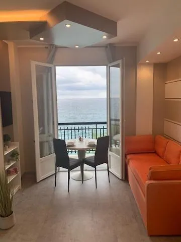 La Scogliera Apartment *