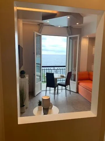 La Scogliera Apartment *